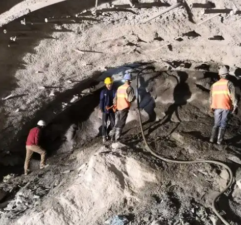 志丹拱顶带模注浆料的施工流程及注意事项